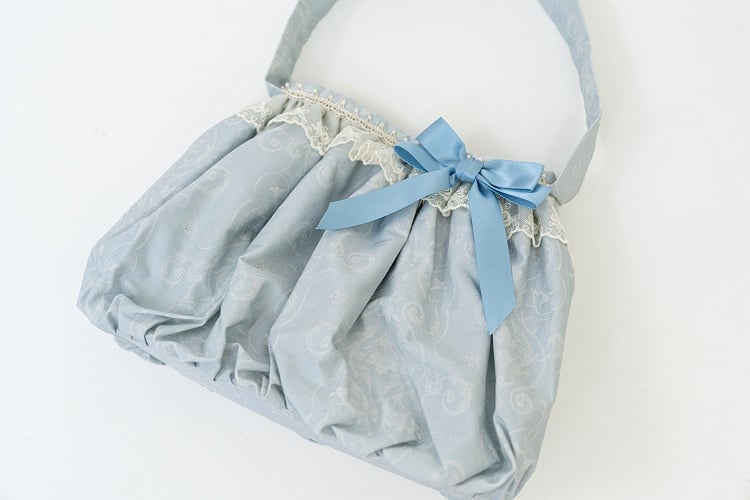 Hand / Gray Bag Blue Pink