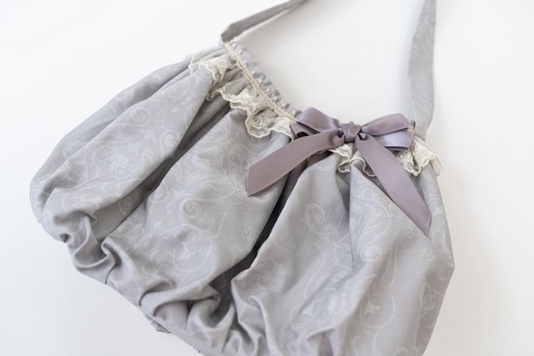 Hand / Gray Bag Blue Pink