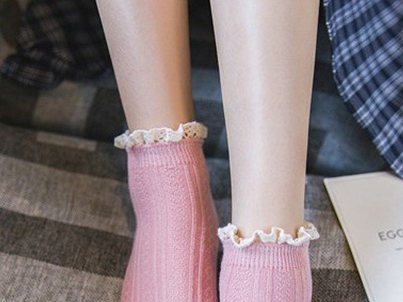 Lace Trim Knit Socks