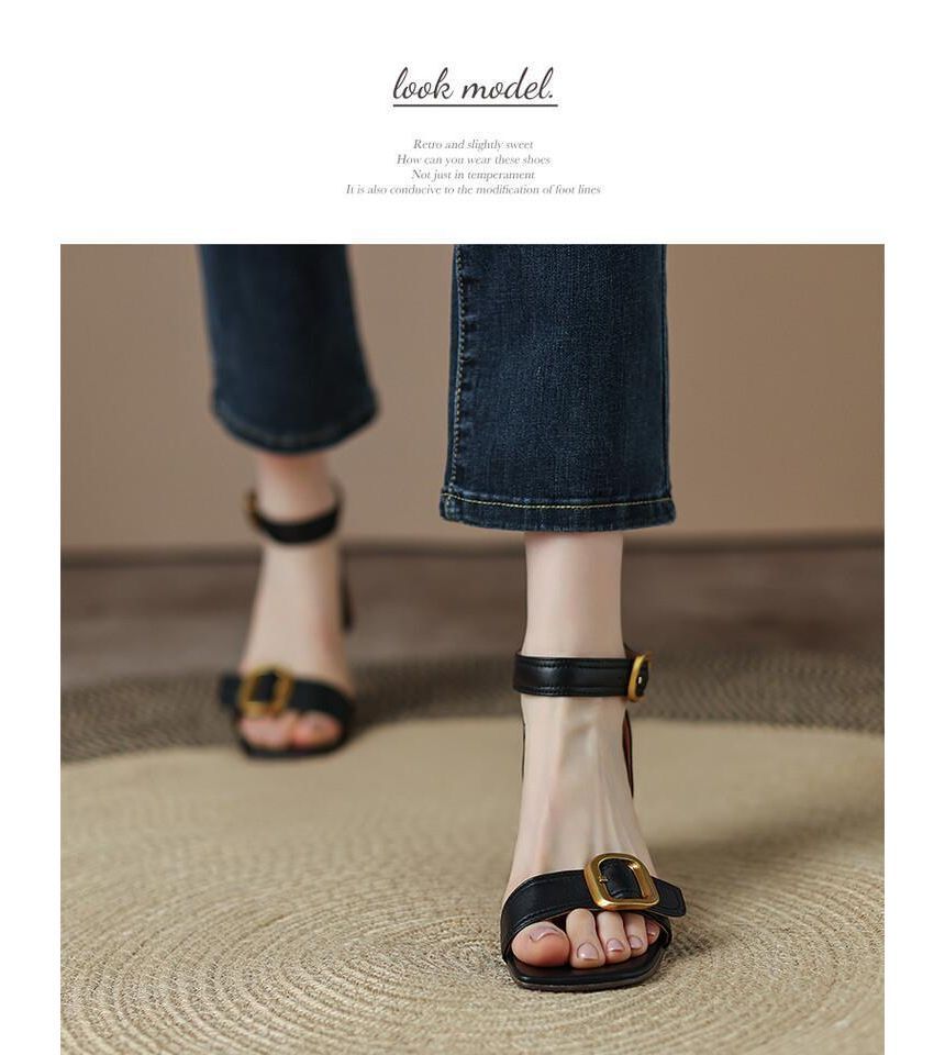 Heel Buckled Sandals Round
