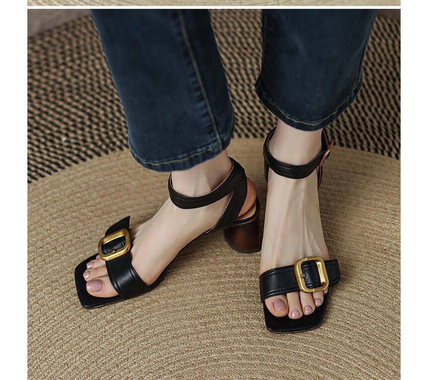 Heel Buckled Sandals Round