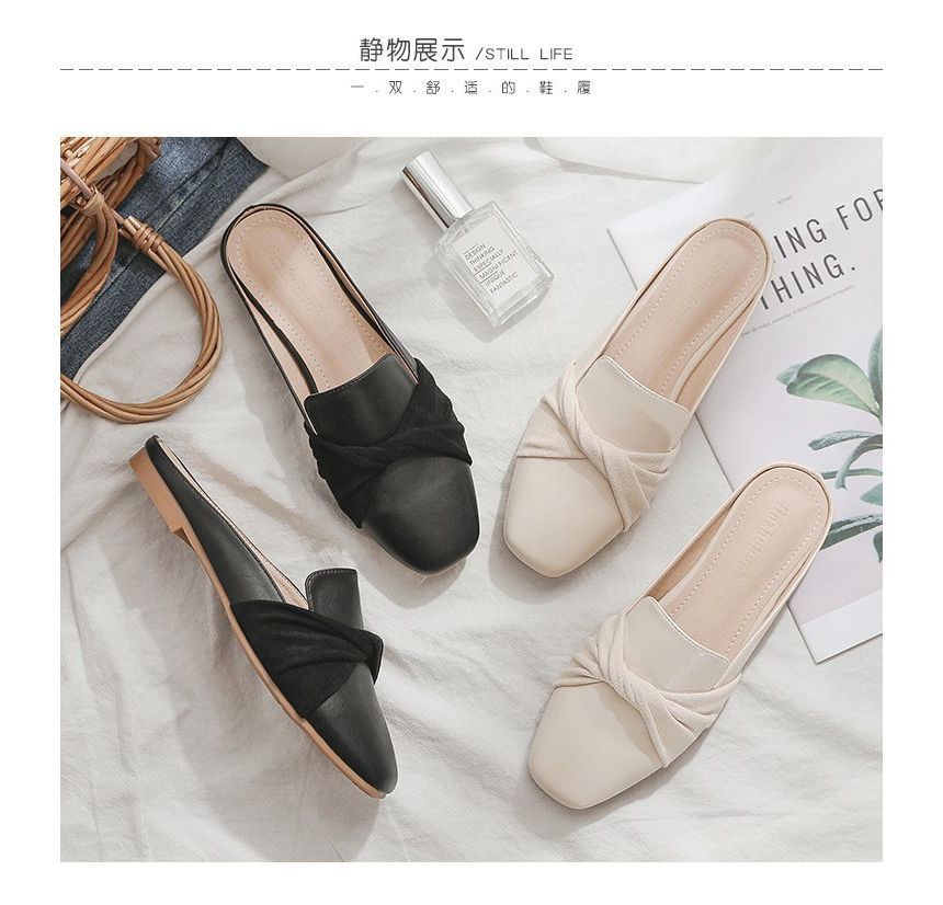 Flat Loafer Twisted Mules