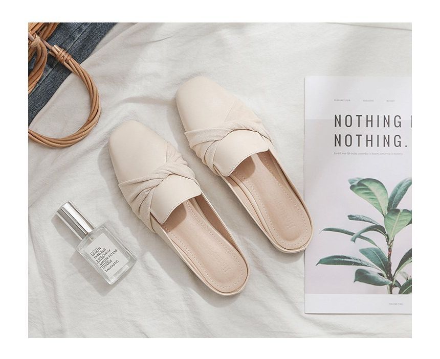 Flat Loafer Twisted Mules