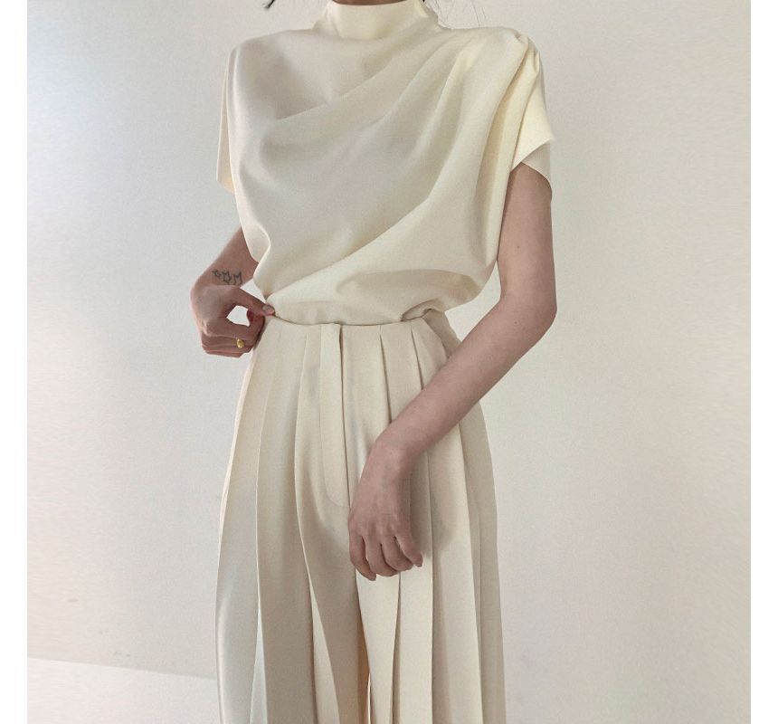 Short-Sleeve Mock Neck Blouse / High Waist Pleated Wide Leg Pants