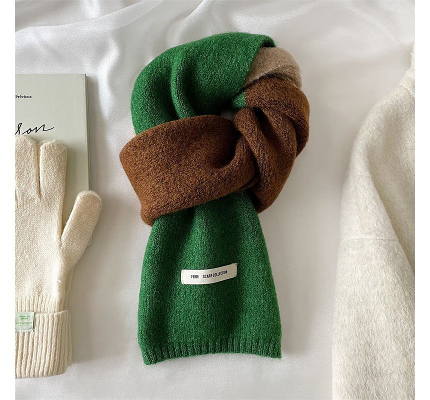 Applique Scarf Color Lettering Block Knit