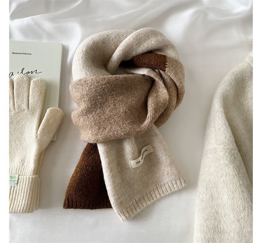 Applique Scarf Color Lettering Block Knit