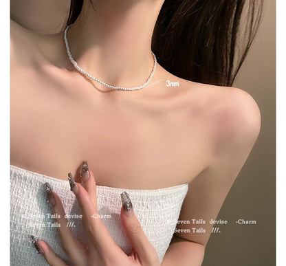 Collier ras du cou en fausses perles