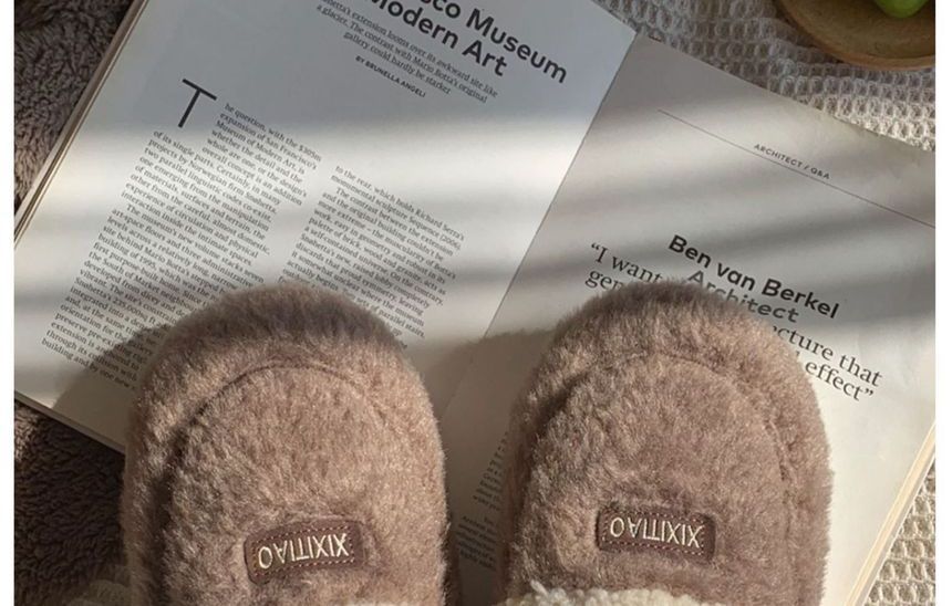 Label Applique Fluffy Slippers