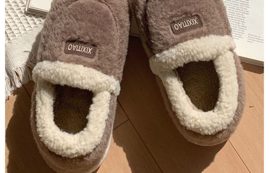 Label Applique Fluffy Slippers