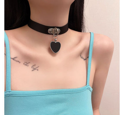 Leather Faux Heart Pendant Choker
