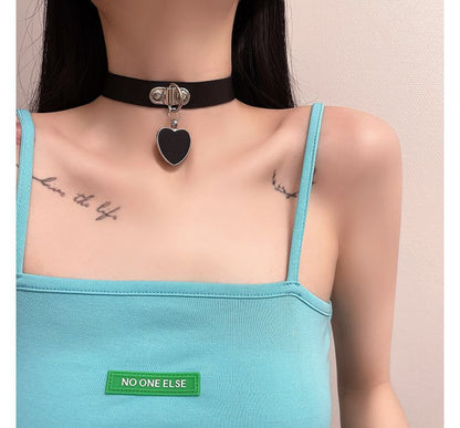 Leather Faux Heart Pendant Choker