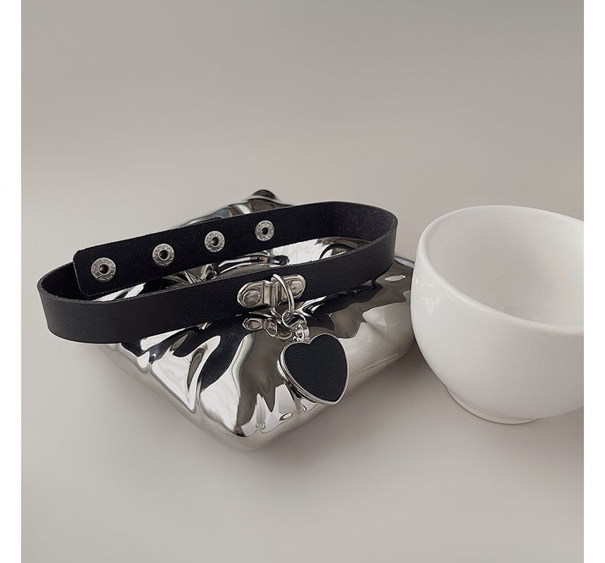 Leather Faux Heart Pendant Choker