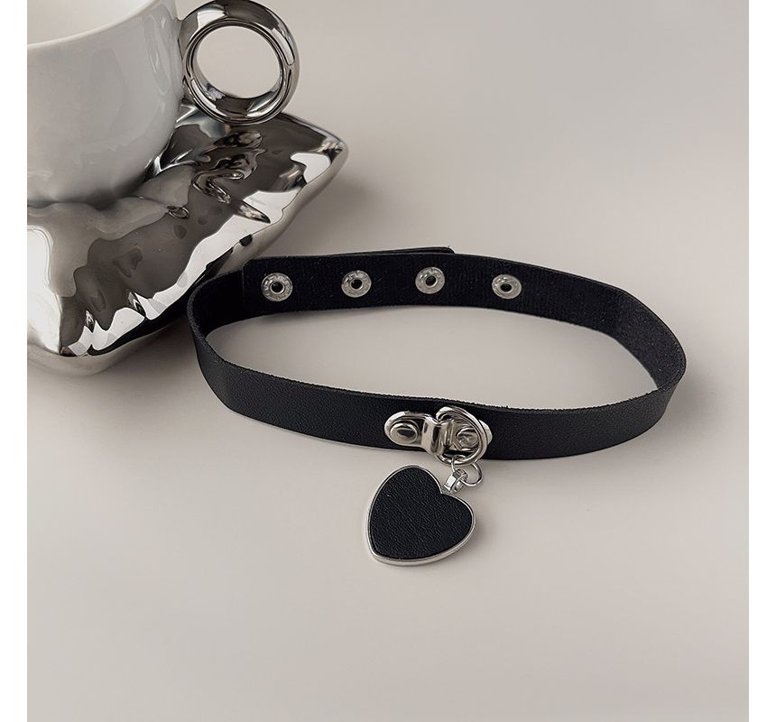 Leather Faux Heart Pendant Choker