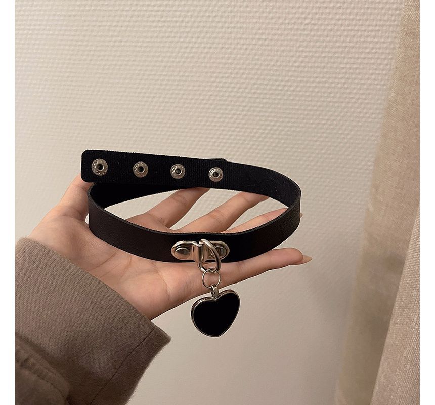 Leather Faux Heart Pendant Choker