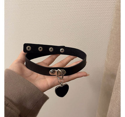 Leather Faux Heart Pendant Choker