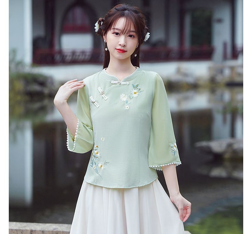 3/4-Sleeve V-Neck Floral Hanfu Top / High Waist Midi A-Line Skirt / Set