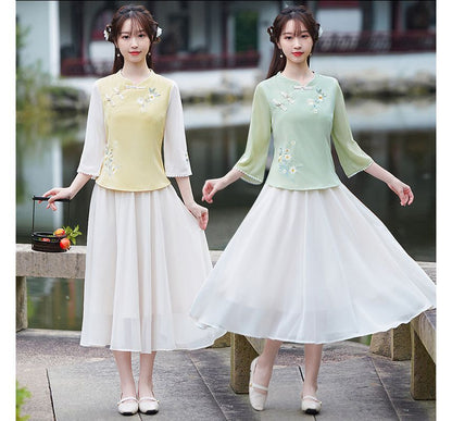 3/4-Sleeve V-Neck Floral Hanfu Top / High Waist Midi A-Line Skirt / Set