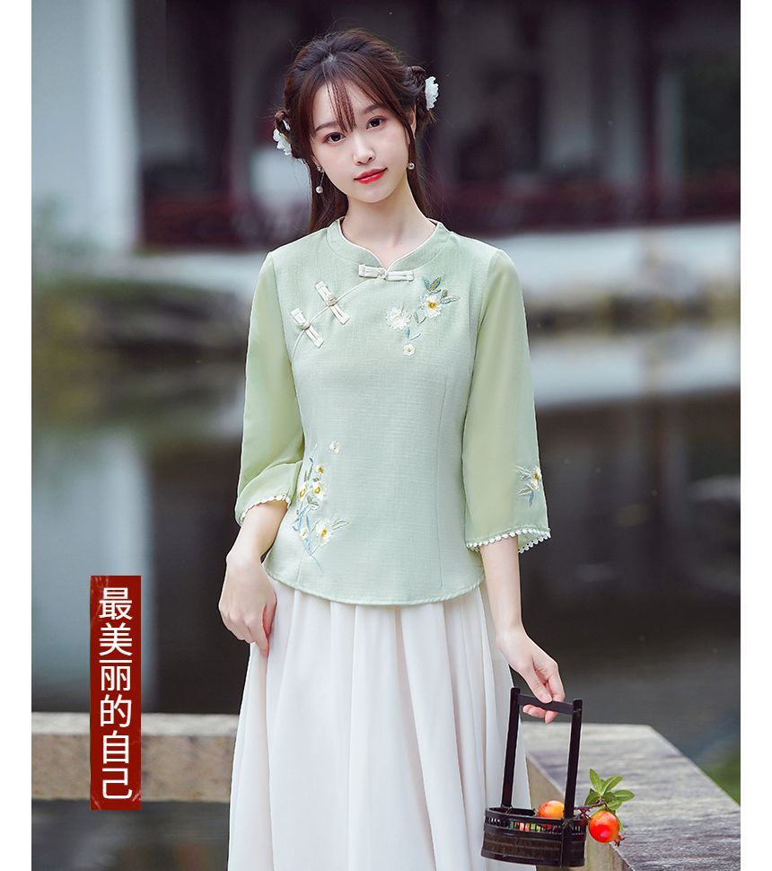 3/4-Sleeve V-Neck Floral Hanfu Top / High Waist Midi A-Line Skirt / Set