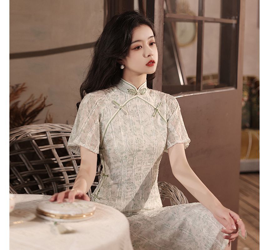 Short-Sleeve Flower Embroidered Qipao