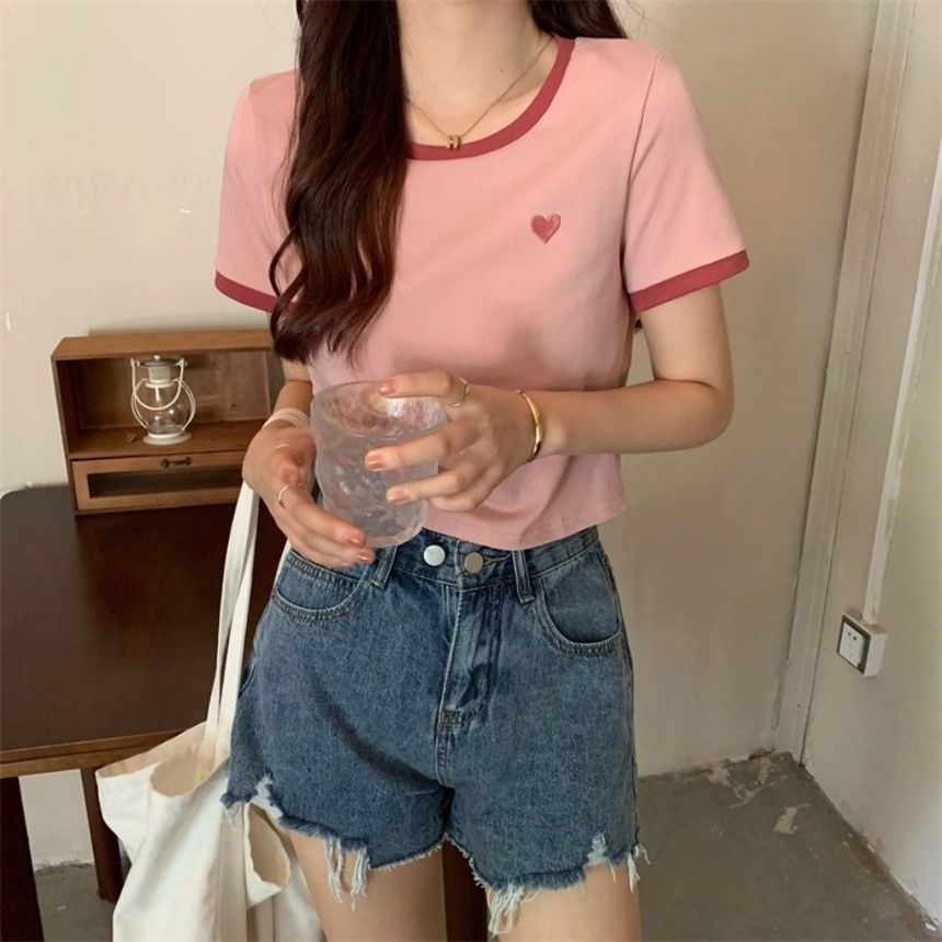 Trim Short-Sleeve Tee Contrast Heart Round Neck