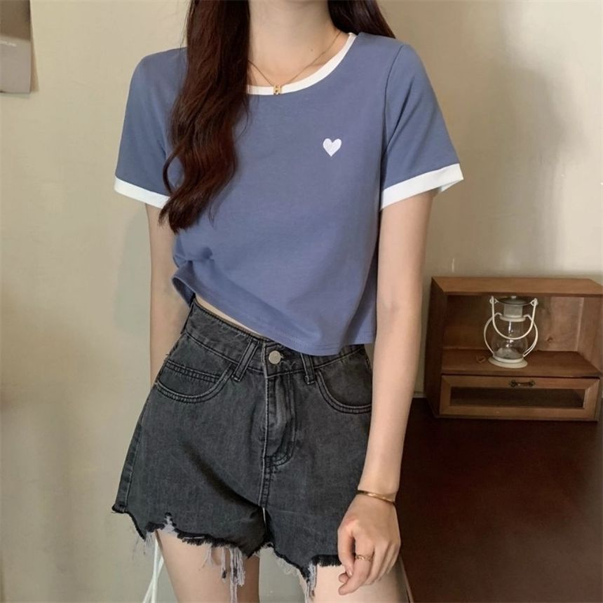 Trim Short-Sleeve Tee Contrast Heart Round Neck