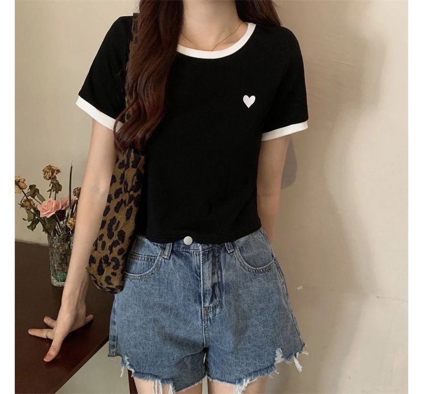 Trim Short-Sleeve Tee Contrast Heart Round Neck