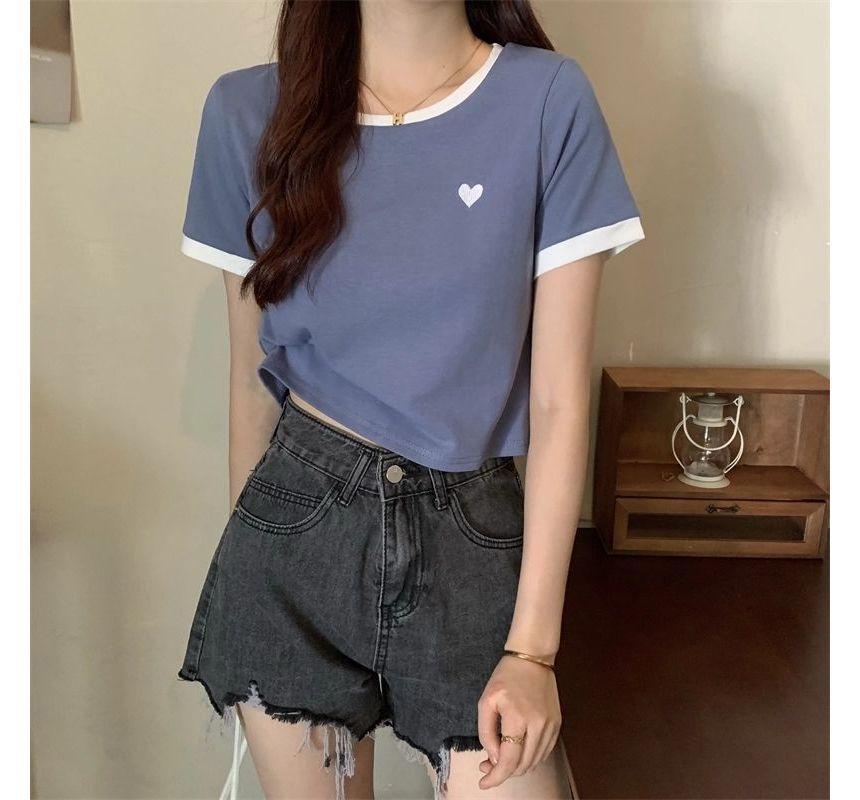 Trim Short-Sleeve Tee Contrast Heart Round Neck
