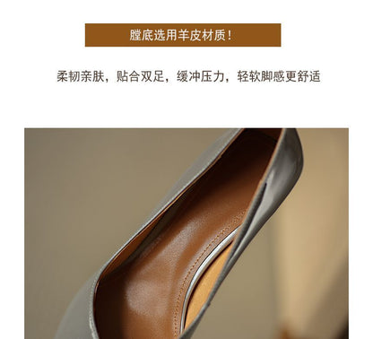 Kitten Pointed Patent Pumps Heel