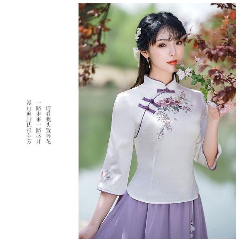 3/4-Sleeve Mock Neck Floral Embroidered Hanfu Top