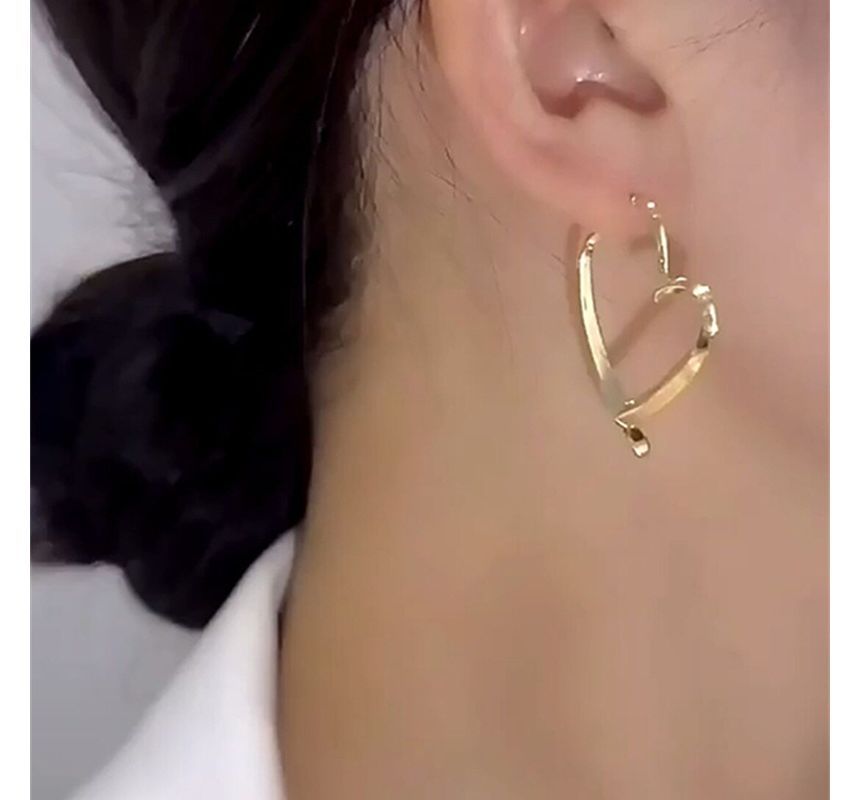 Alloy Earring Through Heart