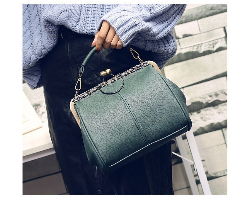 Top Lock Plain Handle Bag Crossbody Kiss