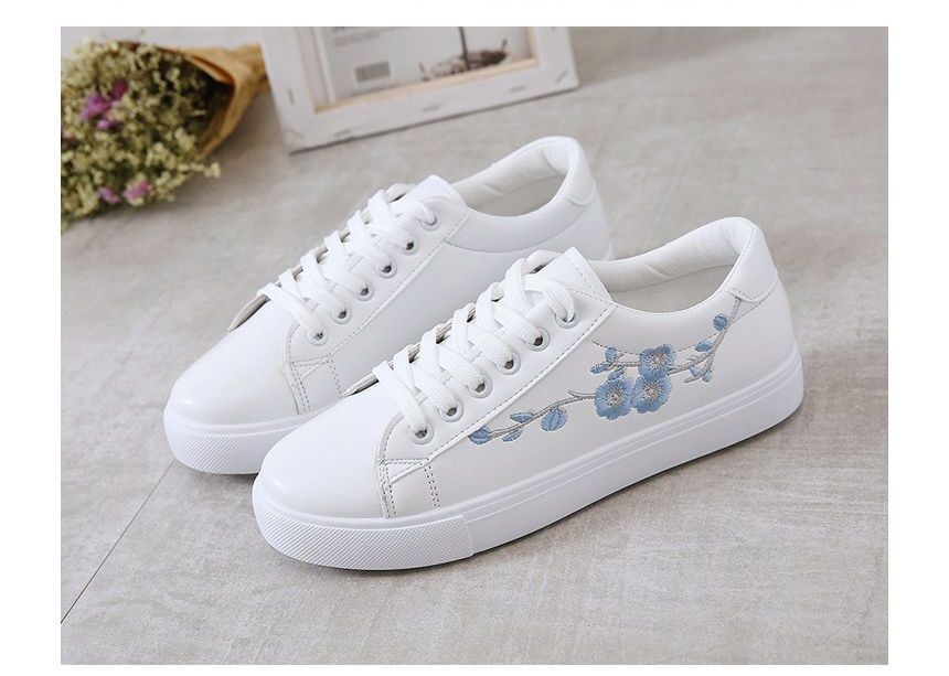 Floral Embroidered Sneakers Lace-Up