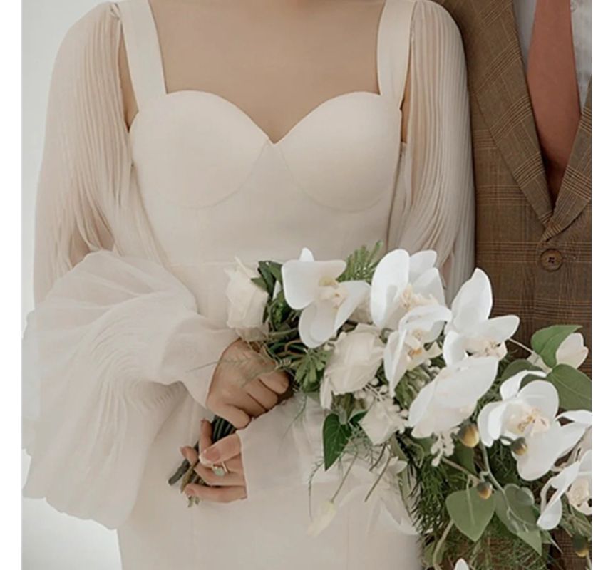 Long-Sleeve Sweetheart Neckline Plain Sheath Wedding Gown