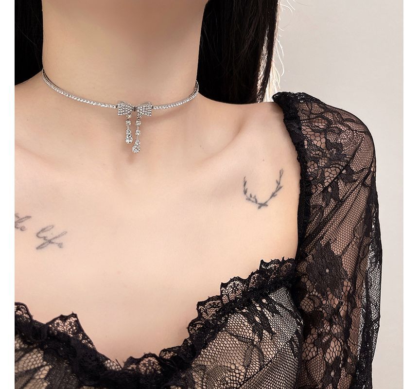 Rhinestone Alloy Choker Bow