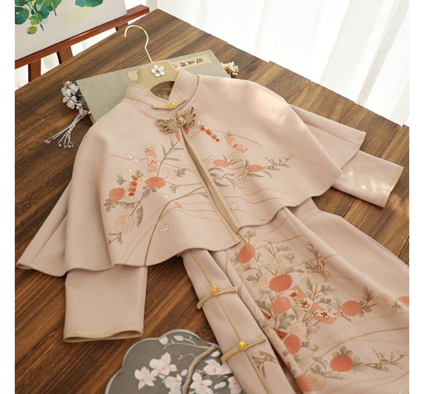 Set: 3/4-Sleeve Floral Midi Qipao + Capelet