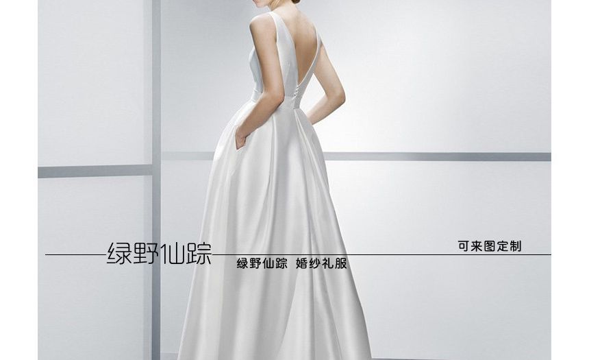 Sleeveless Boat Neck Plain Satin A-Line Wedding Gown