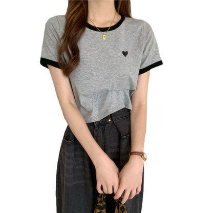 Contrast Cropped Short-Sleeve Embroidered Tee Heart Trim