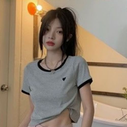 Contrast Cropped Short-Sleeve Embroidered Tee Heart Trim