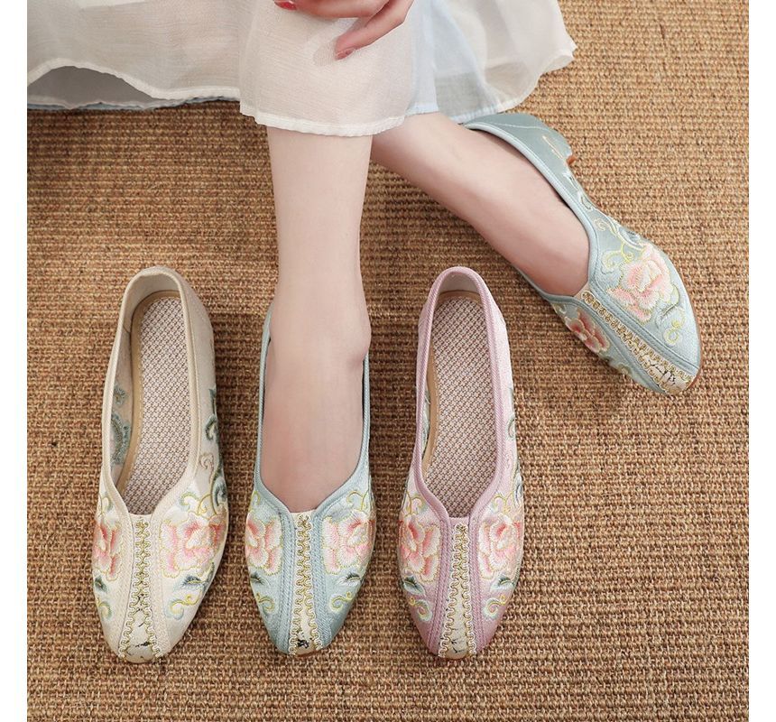 Floral Embroidered Pumps Satin