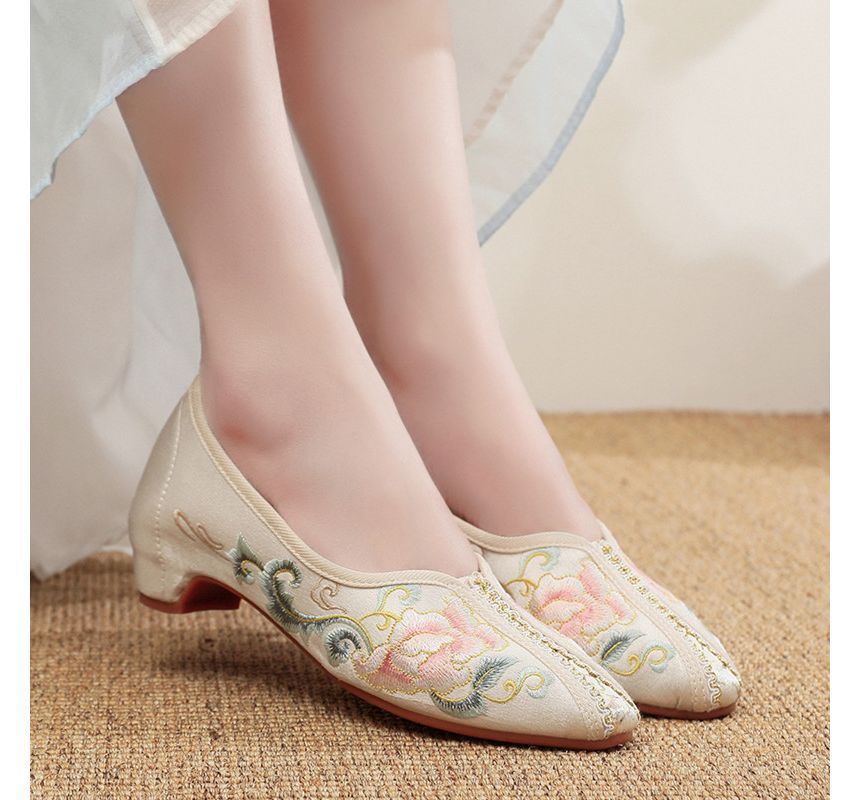 Floral Embroidered Pumps Satin