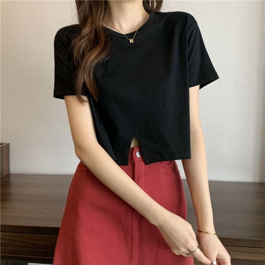 Plain Neck Round Buttoned Short-Sleeve Tee