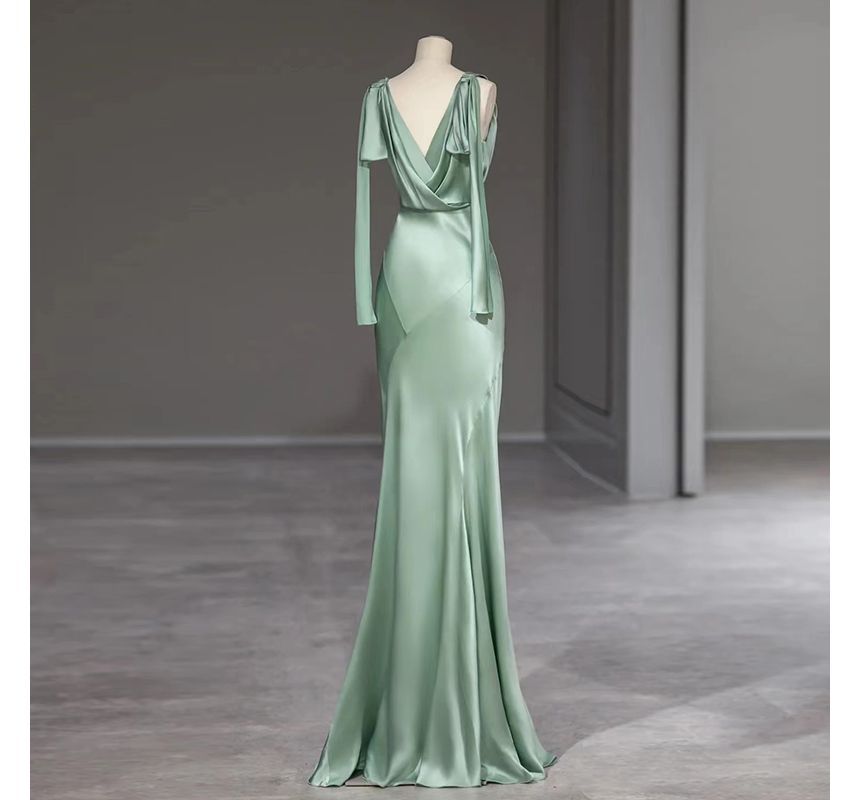 Sleeveless V-Neck Plain Sheath Evening Gown