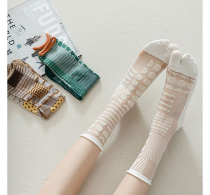 Patterned Mesh Tabi Short Socks