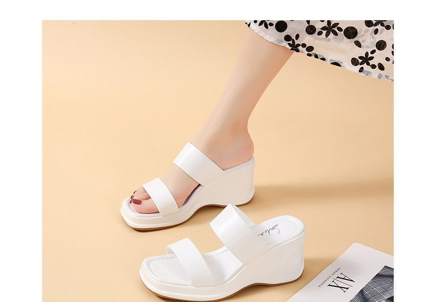 Wedge-Heel Plain Sandals