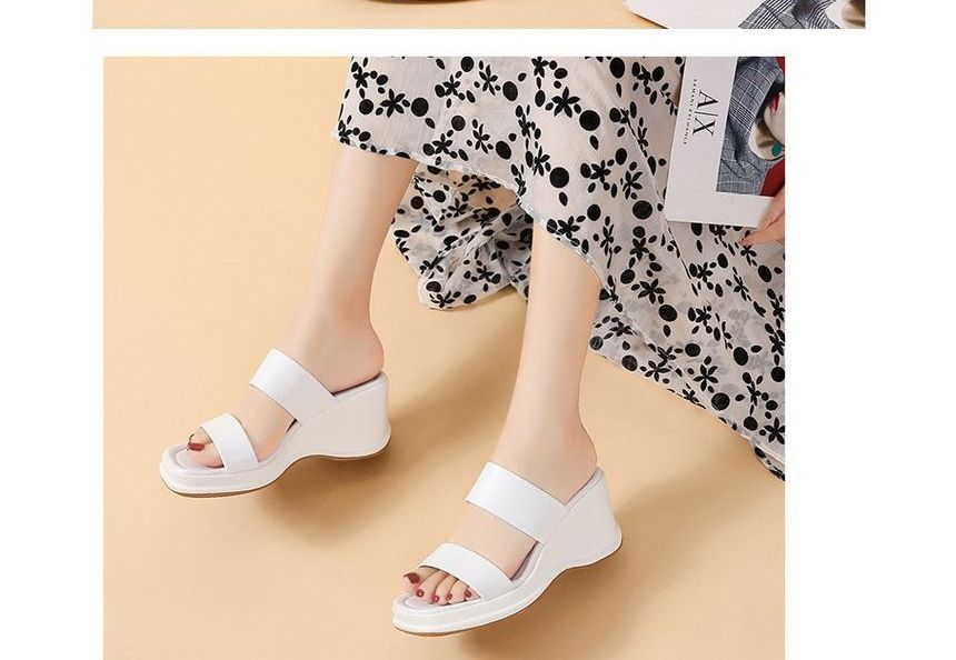 Wedge-Heel Plain Sandals