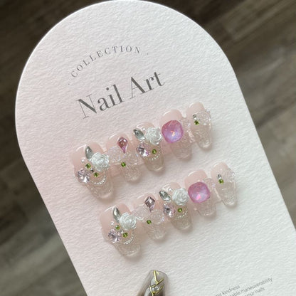 Faux ongles en cristal et fleurs artificielles