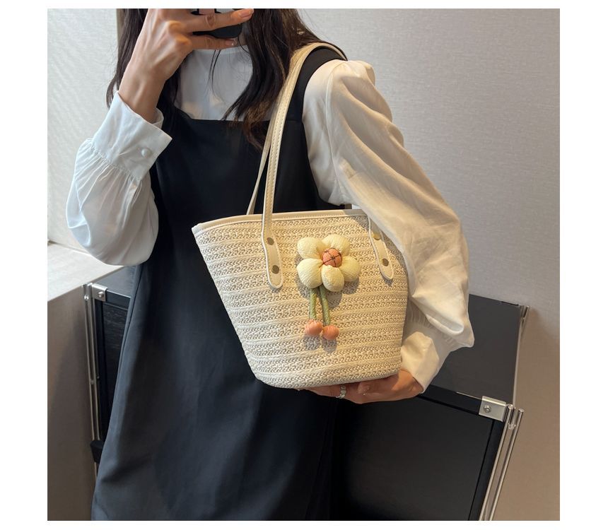 Flower Detail Straw Tote Bag