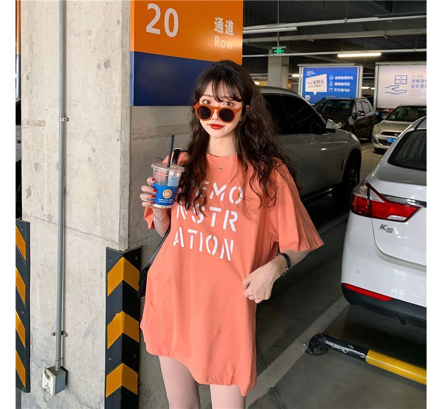 Round Short-Sleeve Neck Tee Lettering