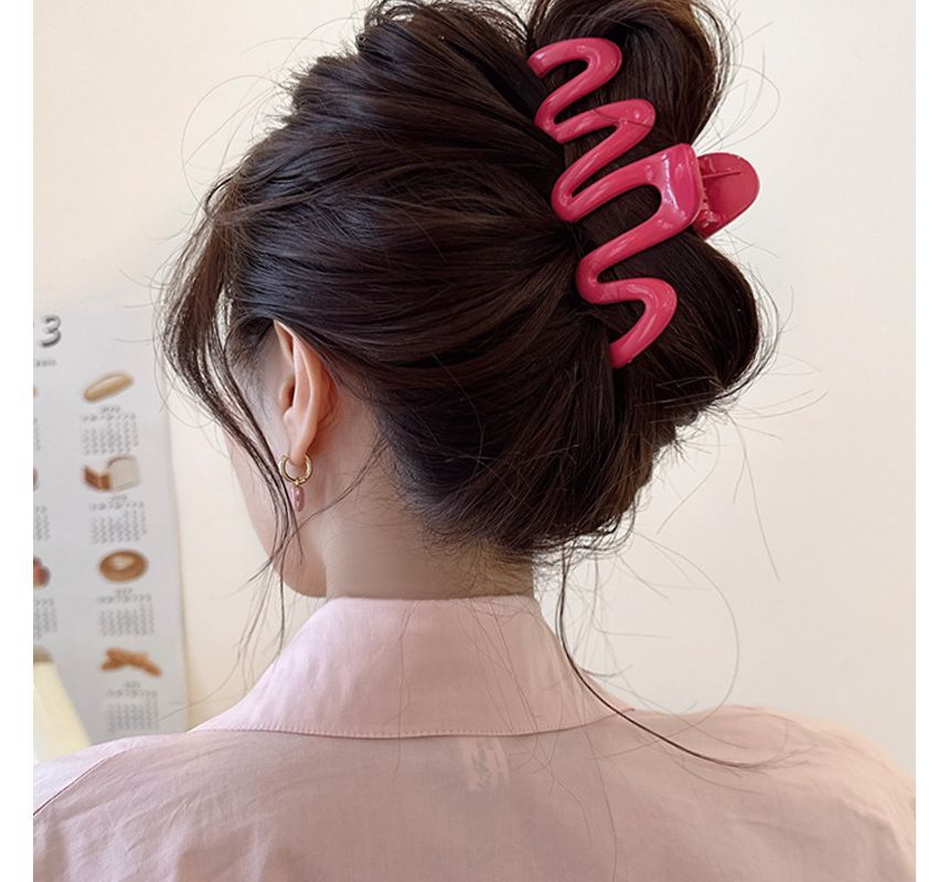 Wavy Plastic Hair Clamp