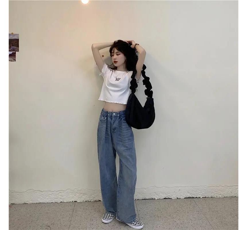 Embroidered Crew Edge Short-Sleeve Crop T-Shirt Neck Lettuce Butterfly